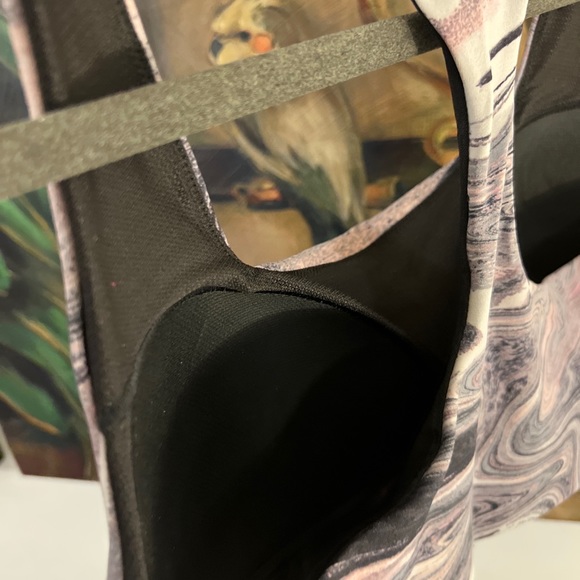 VICTORIA’S SECRET Racerback Sport Bra Onyx Marble medium support pink gray black - Picture 5 of 6
